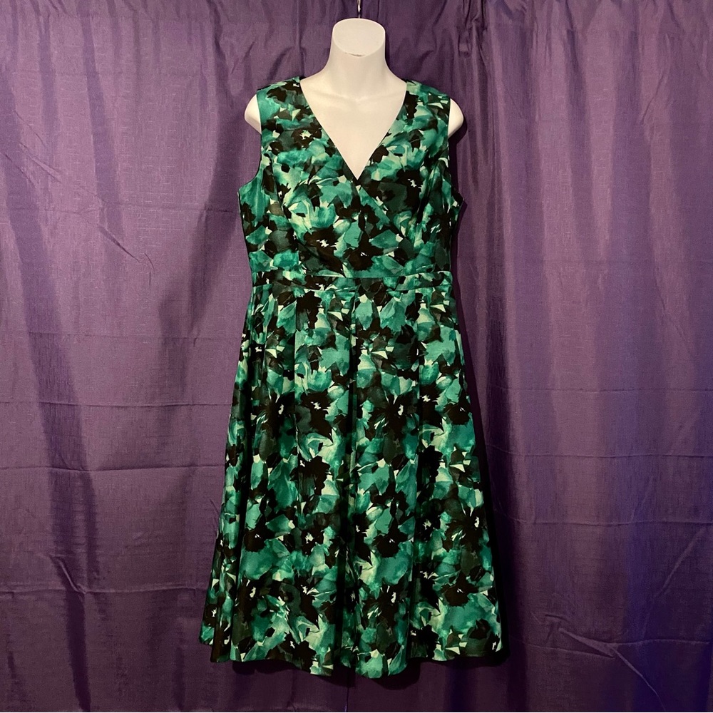 Gorgeous Kasper green floral dress